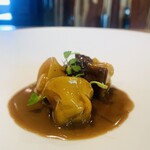 レストラン ウオゼン - ④【パスタ】
      山鳥+編笠茸（=モリーユ茸）のラビオリ、編笠茸のソース