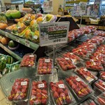 Queen's Mart ヤオマサ - 店内