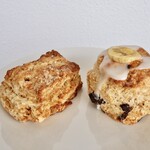 サトミキルン - 左: 塩キャラメル 380円    右:バナナチョコ 380円