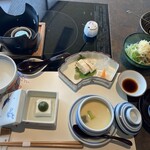 梅の花 - 茶碗蒸し　湯葉豆腐とたぐり湯葉のお造り　豆腐サラダ　嶺岡豆腐