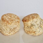 サトミキルン - 左:プレーン 240円　 右:アールグレイ 310円