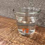 麻婆食堂 どんどん - お水、コップかわいい。販売もされてます。