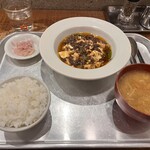 麻婆食堂 どんどん - 麻婆豆腐　¥1,100 ご飯・普通もりは足りないくらいご飯がススム！