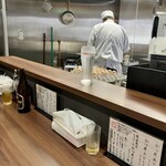かつ丼 桜花 - 着席位置から厨房を