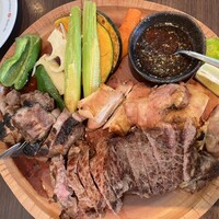 キッチンボンノ 桜木町 - 豪華お肉三種のプレート
                （阿波牛の熟成ステーキ&阿波尾鶏のハーブロースト＆阿波ポークのスペアリブ）