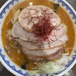 雪ぐに - 辛味噌ラーメン¥1,100-とチャーシュー全種乗せ¥600-