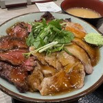 福井肉食堂 - タレはしっかりかけてあるため、器の下のご飯まで染みてました