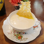 il tram - カリフラワーとお米のポタージュ ほうれん草のラビオリ