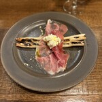 小鳥と苺 Bistro - ホワイトアスパラの上はハモンセラーノ