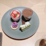 ブッフェアンドカフェ スロープサイドダイナー ザクロ - 