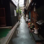 酒食楽 ヲッタントット - 店舗前路地