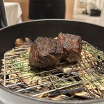 Ristorante Ecru - 常陸牛の藁焼きのプレゼンテーション