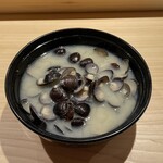 鮨おこめ - しじみの味噌汁。