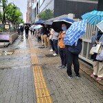 玉製家 - 長～い行列。後ろの方は確実に１時間半待ち