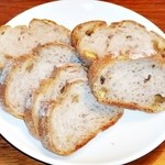 ブランジェ浅野屋 - 玄米クルミバゲット