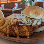 Hangry Joe's Tokyo - ...ランチ「ハングリィスパイシーチキンバーガー AMERICAN SIZE セット（1590円）」、女性はSMALL SIZEにしとけ。。