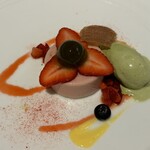 ラ・メール ザ クラシック - 伊勢茶と苺ムース　伊勢茶アイスを添えて