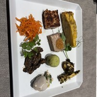 ON the TABLE CHINESE - 