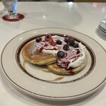 B-Pono - ミックスベリーのパンケーキ
