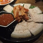 ソウル・ケー - 蒸し豚