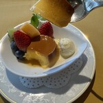 コンチネンタルルーム - プリン、スプーン上げ