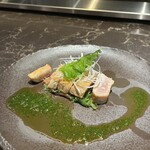 鉄板焼 雅 - マグロの炙り（紫蘇ソース）