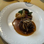 コンチネンタルルーム - 牛フィレ肉のソテー、トリュフソース　キノコ添え