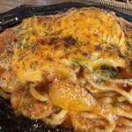 ナナイロパスタ - 特製チーズナポリタン 1,380円 ＋ 大盛り 300円 ＋トッピング全部乗せ 400円 ＝ 2,080円。