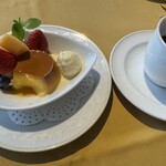 コンチネンタルルーム - プリンアラモードとコーヒー