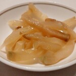 中国飯店 富麗華 - 炒飯のザーサイ