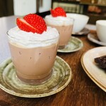 にぎ和伊カフェむろいし - 苺たっぷりババロア