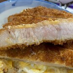 かつ丼 桜花 - ロース肉の断面図(°▽°)