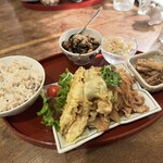 ハニーサックルローズ