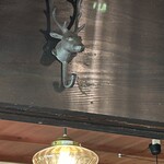 無鹿リゾート - 鴨居のフックも鹿