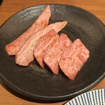 焼肉家 KAZU 神楽坂 - カルビ（サーロイン）