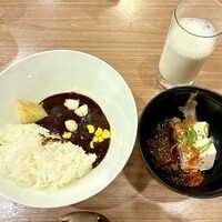 ザ・ループ(ホテルアゴーラリージェンシー大阪堺) - 朝食ビュッフェのカレーライスと湯豆腐