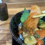 釣りよかでしょう。×ますよね 海鮮丼屋 - サーモン