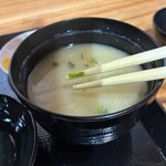 釣りよかでしょう。×ますよね 海鮮丼屋 - 何も掬えない味噌汁の具