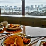 ジ オーブン アメリカン ビュッフェ - 窓際の席