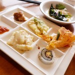 ジ オーブン アメリカン ビュッフェ - お肉は鶏肉メイン、天ぷらに巻寿司、マカロニグラタン、ピザ