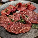炭火焼肉みや - ハラミ(USプレミアム)￥1,408 ロース￥1,078