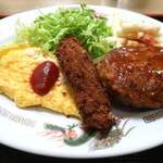 自由軒 - A定食（ハンバーグ・玉子焼・魚フライ）