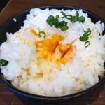 焼肉ホルモン ボンズ - バウンドごはん2（温泉玉子が隠れています）