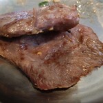 焼肉ホルモン ボンズ - タン塩（生タンなのでプリプリ）