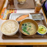 すき家 - 料理写真:鮭定食(ミニ) 550円