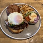 THREE THREE - スリースリーバーガーのアボカド、ベーコン、エッグトッピング