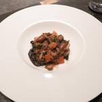 malca - 富山県産ホタルイカ、フキノトウ、手打ちイカスミタリオリーニ