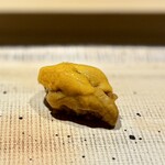 鮨 西崎 - まるひろ橘水産の紫雲丹。
      香りはもちろんなんですけど、味が濃い！