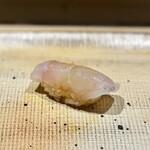 鮨 西崎 - 【追加】白甘鯛の昆布〆。
      繊細な身質が生かされています。