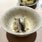 鮨 西崎 - 西崎家に伝わるという酢の物のレシピ(^^)
      玉ねぎやピーマンの苦味が鰯とよく合います。